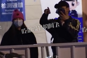 王岳伦带王诗龄三亚度假打扮低调互动温馨