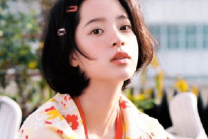 欧阳娜娜胶片质感写真释出 短发造型演绎百变少女