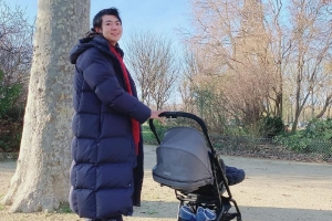 郎朗带儿子打卡埃菲尔铁塔 推娃遛弯满脸幸福
