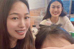 陈冠希一家夏威夷度假 秦舒培素颜状态好