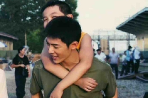 王牌部队顾一野背小飞花絮照曝光