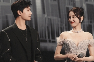 杨洋迪丽热巴同台合唱《荣耀》