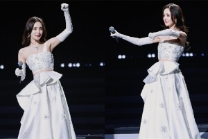 杨幂穿露腰开衩长裙仙气飘飘