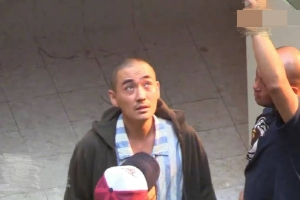 朱一龙《消失的她》路透 穿病号服顶光头超突破