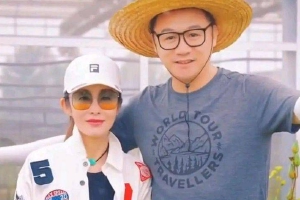 张敏罕见现身高虎农场状态好