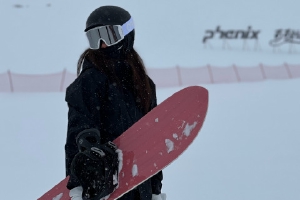 张小斐晒滑雪三宫格帅气十足