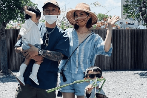 余文乐晒全家出游照幸福温馨