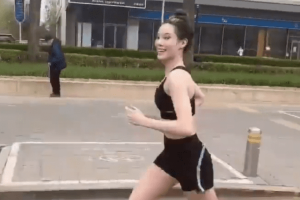 谷爱凌北京街头跑步被偶遇