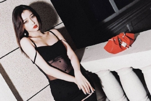 辣！虞书欣黑蕾丝透视吊带装性感美艳