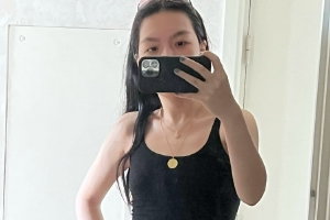 李咏女儿晒素颜自拍 身材纤细健美酷感十足