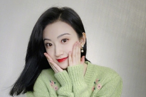 景甜晒立夏四宫格自拍清新甜美