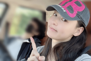 张柏芝素颜载儿子出行