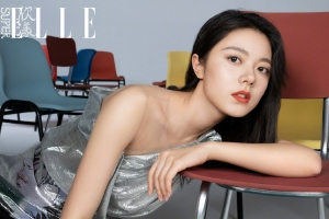 赵今麦灰色亮片斜肩上衣灵动可人