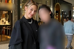 谷爱凌和妈妈逛街被网友偶遇