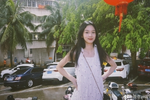 周也晒夏日胶片风九宫格写真清新甜美