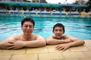 张颂文纪念《隐秘的角落》开播2周年