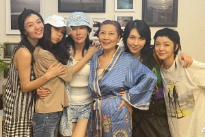 齐溪深夜晒和张蔷郭采洁薛凯琪等聚会照