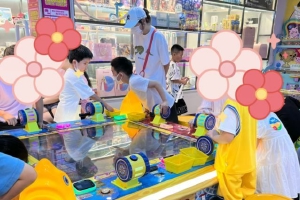 应采儿带俩儿子逛街Jasper帅气hoho可爱