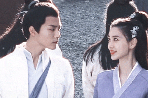 baby马天宇树下壁咚对视气氛极其浪漫