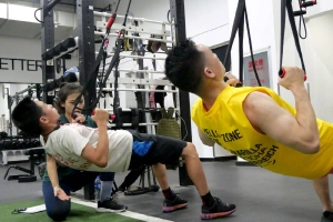 杨云晒杨威父子健身照 12岁杨阳洋身材健硕