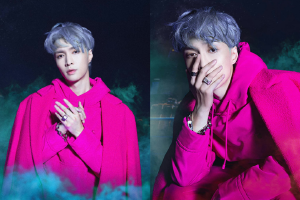 张艺兴线上演唱会大片 紫发造型气场强