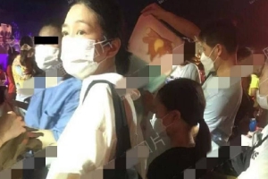 刘德华妻女迪士尼游玩被拍