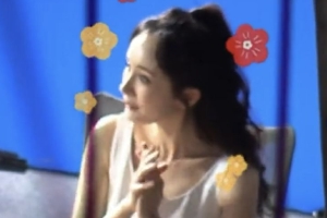 杨幂眼角伤口痊愈笑容明媚状态好