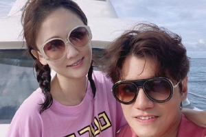 Alan晒与陈乔恩合照庆祝相遇3年