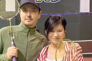 沈腾和岳云鹏姐姐亲密合影颜值回春