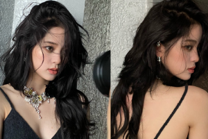 欧阳娜娜身穿黑色吊带裙散发少女气息