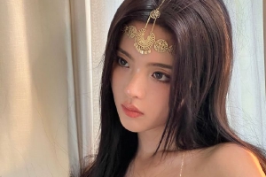杨超越分享四宫格美照精致灵动