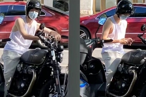 刘昊然骑摩托被偶遇穿老头衫依旧帅气