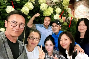 泰拳教练晒与苗侨伟夫妇徐静蕾合照