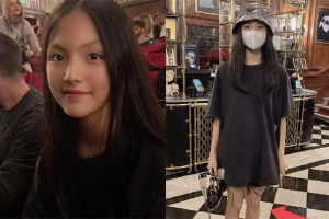 李湘晒与女儿看话剧照片王诗龄四肢纤细