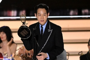 艾美奖获奖名单公布 李政宰获剧情类最佳男主