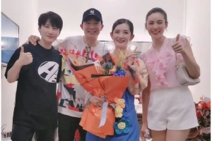 谢娜出演话剧陈乔恩夫妇黄奕等捧场