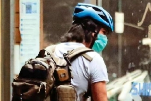 王力宏露面为女儿挑选生日礼物