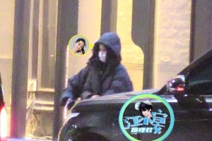 欧阳娜娜恋情曝光后首现身行色匆匆