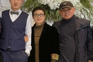 马思纯妈妈蒋文娟参加婚礼 近照神似亲妹蒋雯丽