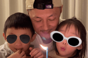 余文乐41岁庆生照紧抱儿女许愿