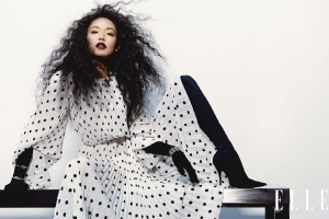 舒淇波浪秀发搭配波点长裙潇洒大气