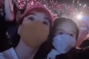 方媛带女儿看BLACKPINK演唱会