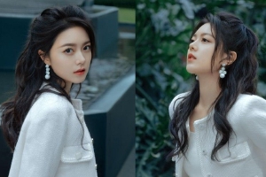 赵今麦纯白look穿搭写真释出 卷发半马尾造型好灵动