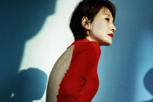 马伊琍角色大片红色露背裙又美又飒