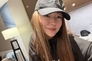 小S分享长发造型自拍笑容温柔状态好