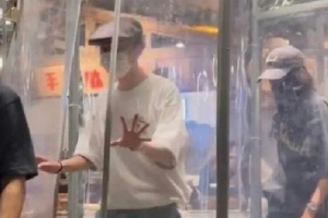 鹿晗关晓彤成都庆生被偶遇