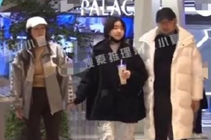 徐峥一家三口逛街被拍罕同框