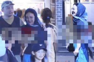 周迅卓越与好友外出聚餐大方搂肩