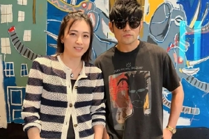 甘比晒与周杰伦同框合照