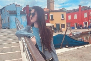 刘亦菲威尼斯随拍御姐范儿足